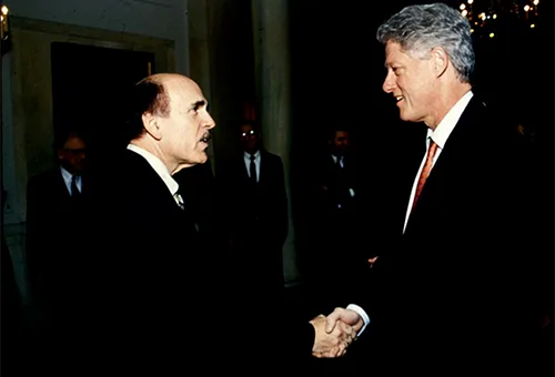 Dr. Ignarro is welcomed to the White House by President Clinton